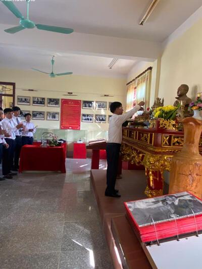 Đại biểu dự Đại hội dâng hương tưởng nhớ cố Luật sư Nguyễn Hữu Thọ