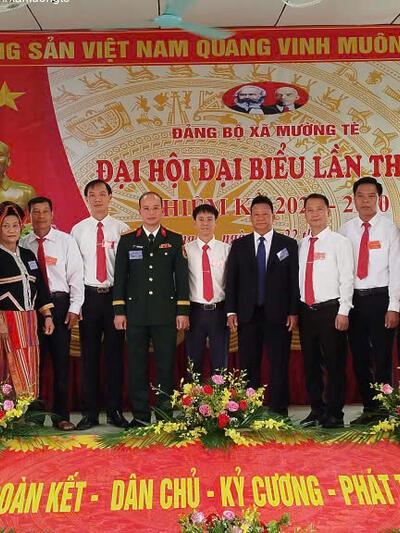 Các đại biểu dự Đại hội chụp ảnh lưu niệm