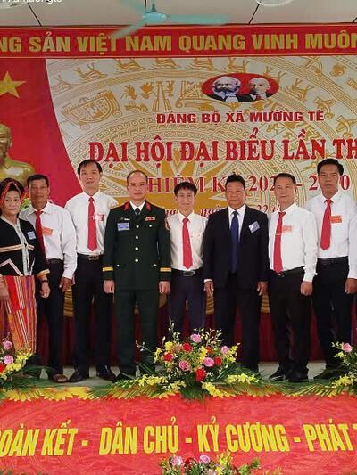 Các đại biểu dự Đại hội chụp ảnh lưu niệm