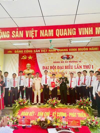 Các đại biểu dự Đại hội chụp ảnh lưu niệm