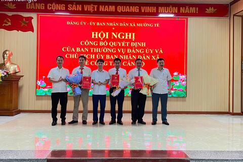 Xã Mường Tè công bố các Quyết định về công tác cán bộ